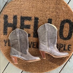 Ladies Grey / Gray Cowboy Boots w Gold Tip Accent